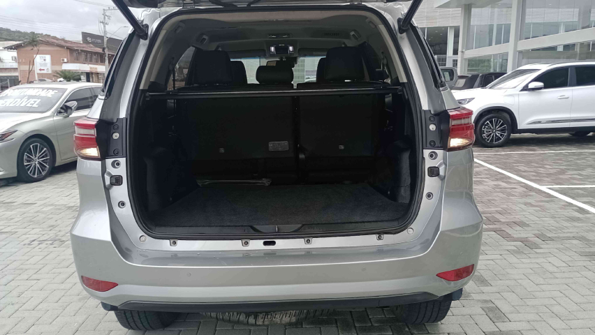 toyota hilux sw4 2.8 d-4d turbo diesel srx 4x4 automatico 4p 2021