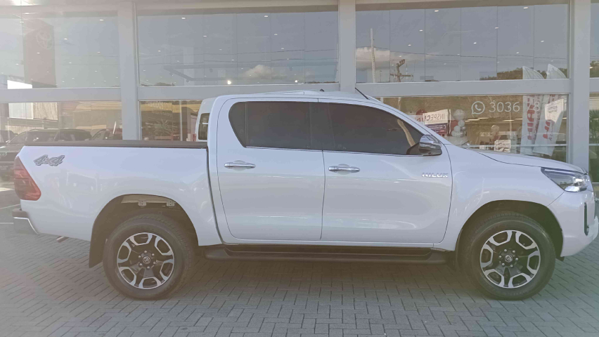 toyota hilux 2.8 d-4d turbo diesel cd srx 4x4 automatico 4p 2024
