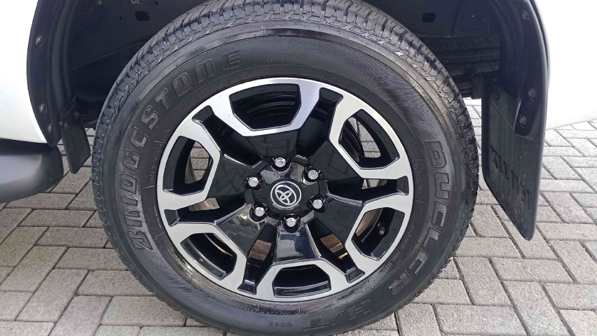 toyota hilux 2.8 d-4d turbo diesel cd srx 4x4 automatico 4p 2024