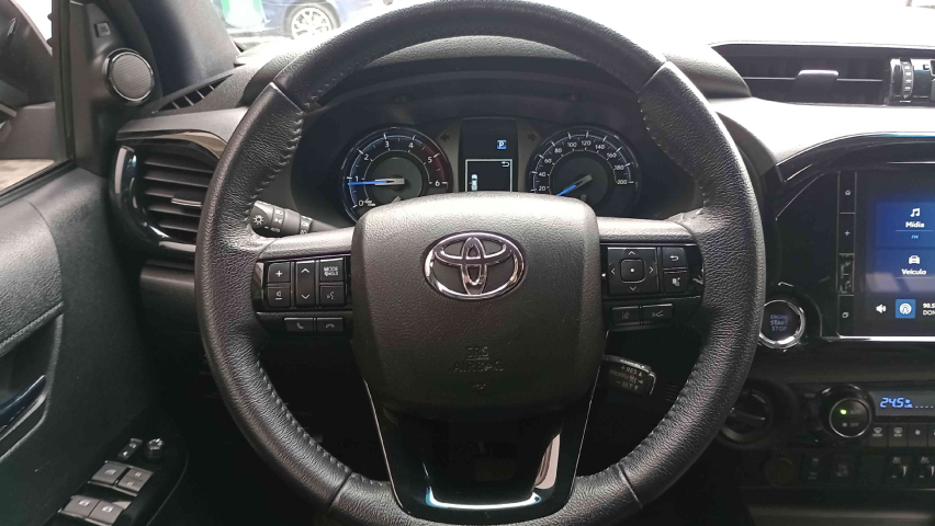 toyota hilux 2.8 d-4d turbo diesel cd conquest 4x4 automatico 4p 2024