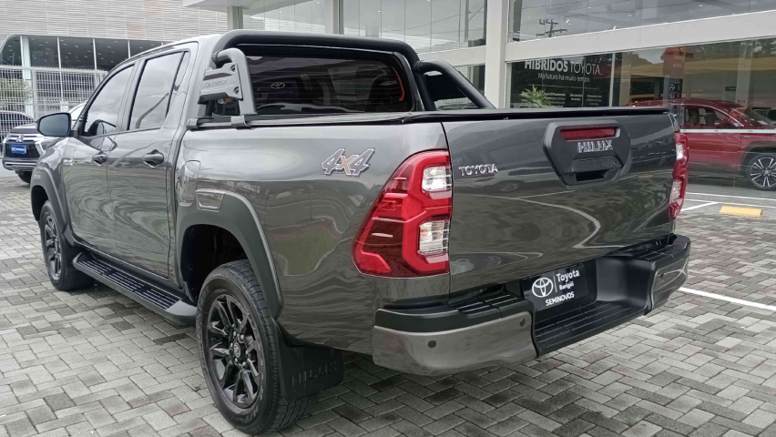 toyota hilux 2.8 d-4d turbo diesel cd conquest 4x4 automatico 4p 2024