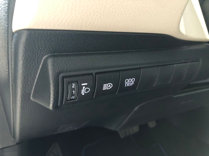 corolla altis hibrido premium11