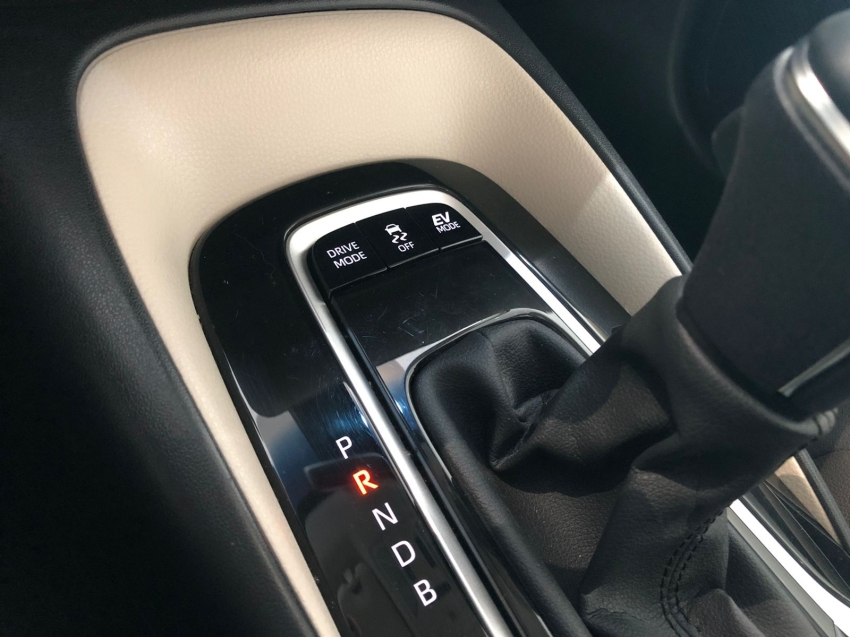 corolla altis hibrido premium8