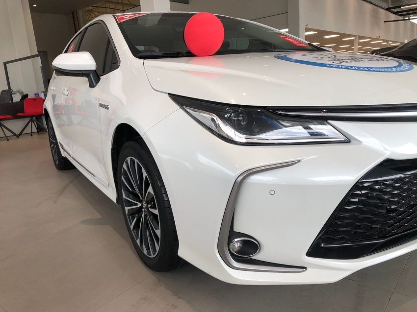 corolla altis hibrido premium10