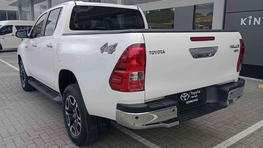 toyota hilux 2.8 d-4d turbo diesel cd srv 4x4 automatico 4p 2022