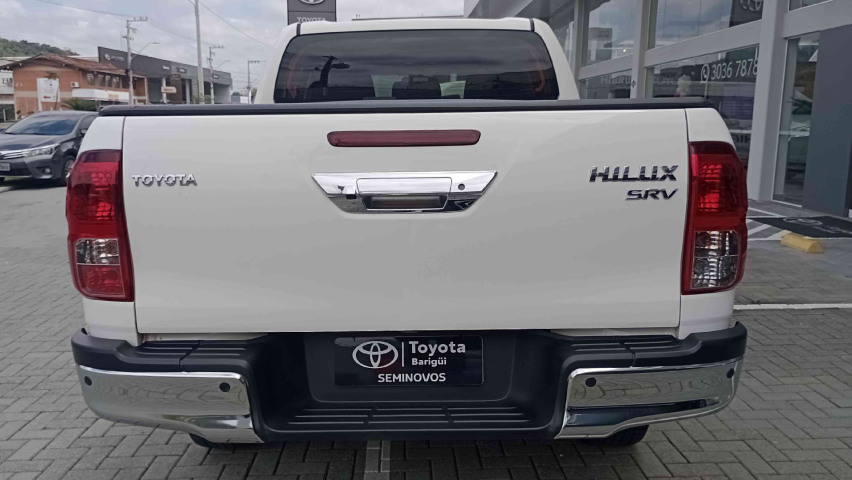 toyota hilux 2.8 d-4d turbo diesel cd srv 4x4 automatico 4p 2022