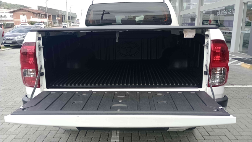 toyota hilux 2.8 d-4d turbo diesel cd srv 4x4 automatico 4p 2022