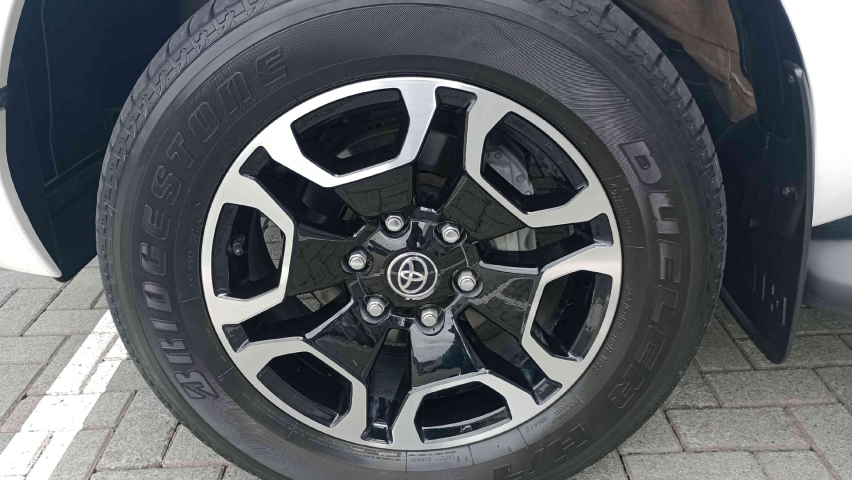 toyota hilux 2.8 d-4d turbo diesel cd srv 4x4 automatico 4p 2022