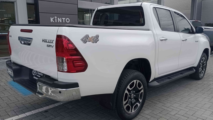 toyota hilux 2.8 d-4d turbo diesel cd srv 4x4 automatico 4p 2022