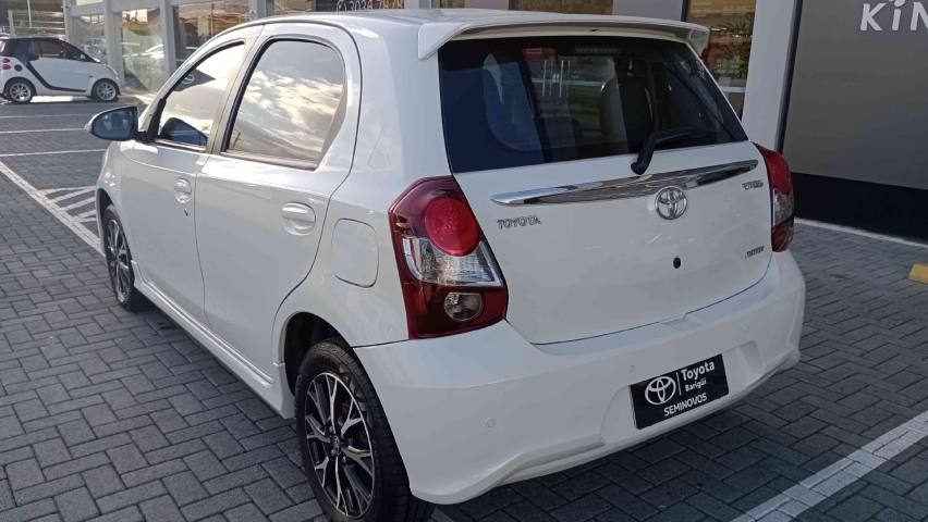 toyota etios 1.5 platinum 16v flex 4p automatico 2017