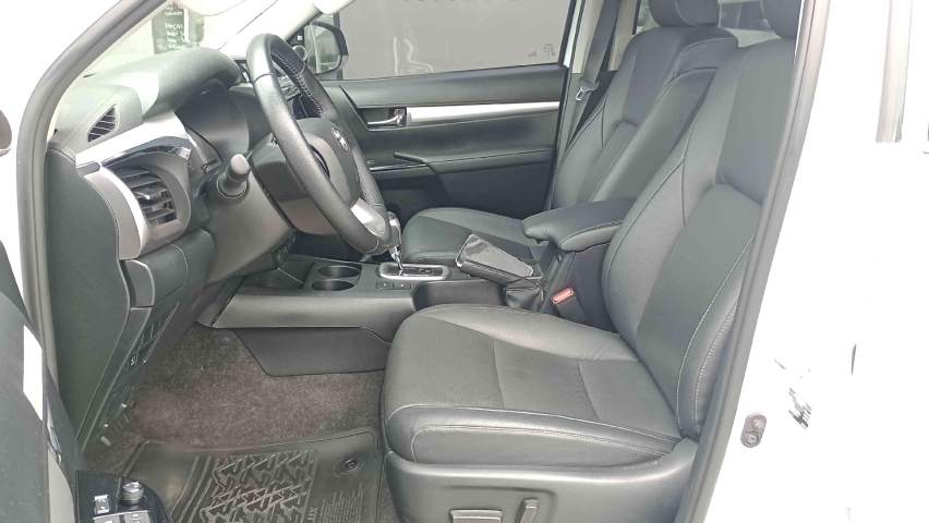 toyota hilux 2.8 d-4d turbo diesel cd srx 4x4 automatico 4p 202410