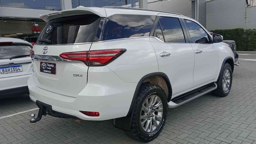 toyota hilux sw4 2.8 d-4d turbo diesel srx 4x4 automatico 4p 20235