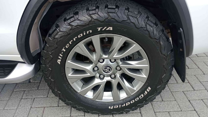 toyota hilux sw4 2.8 d-4d turbo diesel srx 4x4 automatico 4p 202316