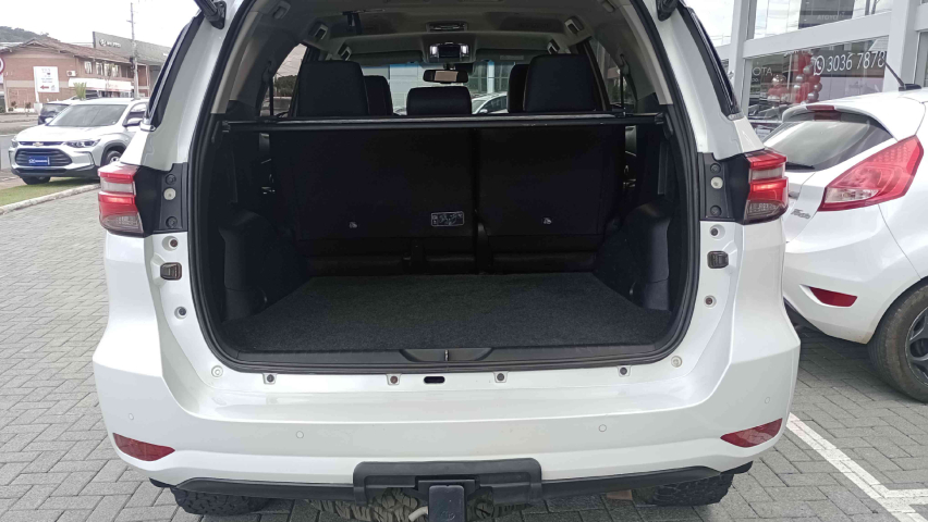 toyota hilux sw4 2.8 d-4d turbo diesel srx 4x4 automatico 4p 20239