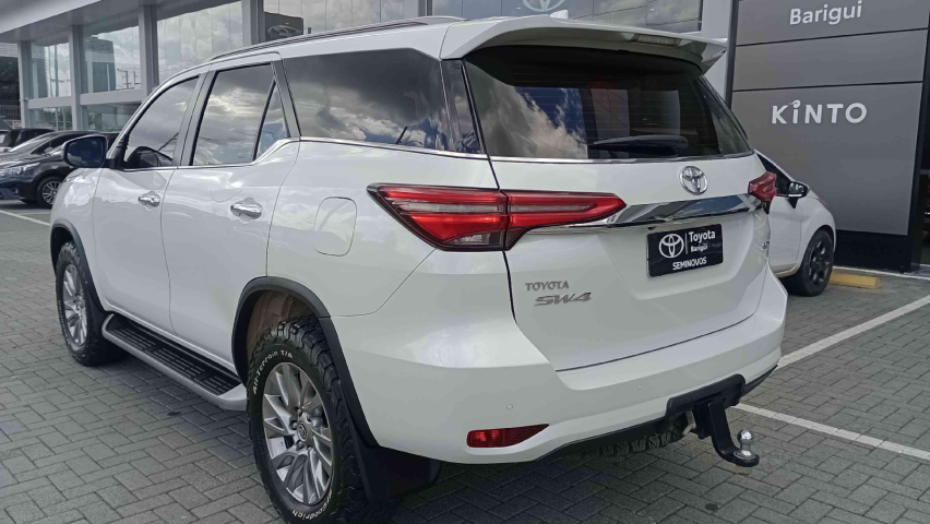 toyota hilux sw4 2.8 d-4d turbo diesel srx 4x4 automatico 4p 20233