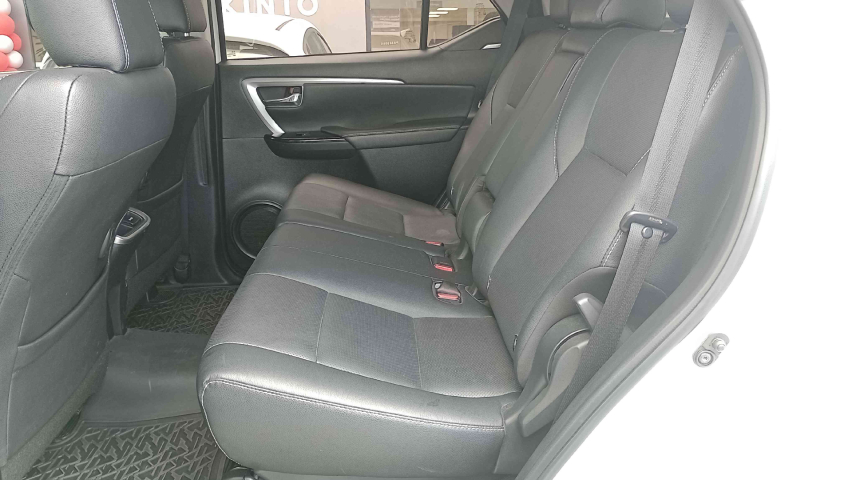 toyota hilux sw4 2.8 d-4d turbo diesel srx 4x4 automatico 4p 202311