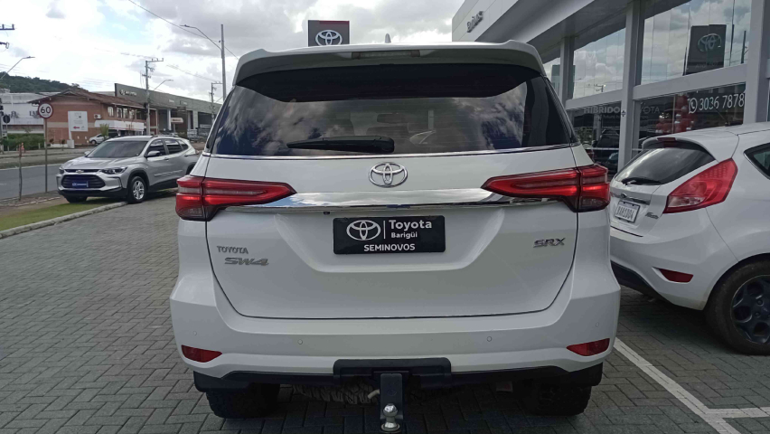 toyota hilux sw4 2.8 d-4d turbo diesel srx 4x4 automatico 4p 20234