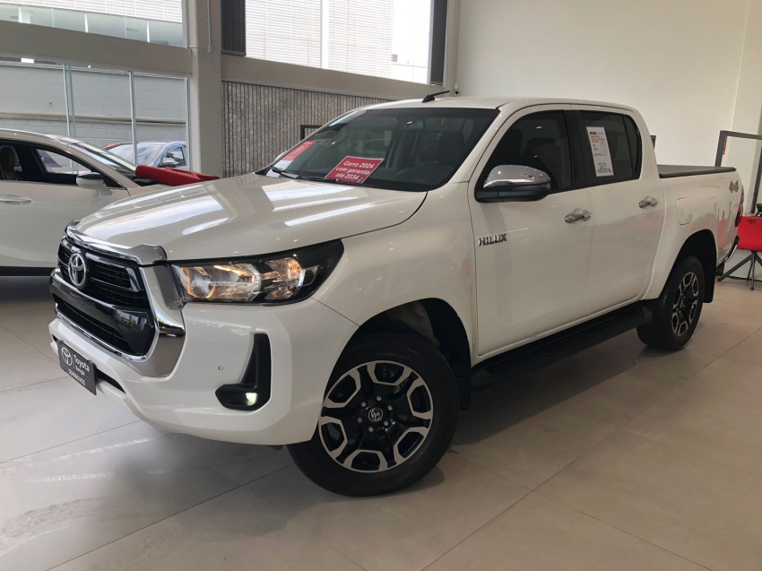 toyota hilux 2.8 d-4d turbo diesel cd srv 4x4 automatico 4p 2024