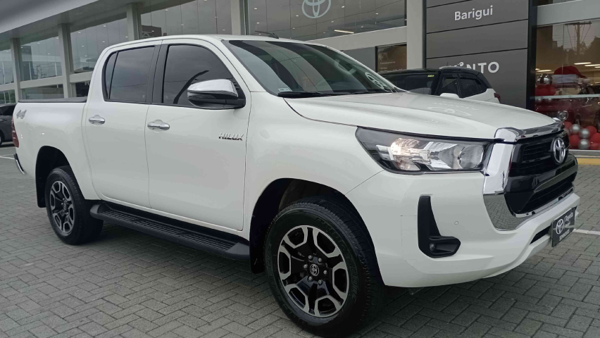 toyota hilux 2.8 d-4d turbo diesel cd srv 4x4 automatico 4p 2024