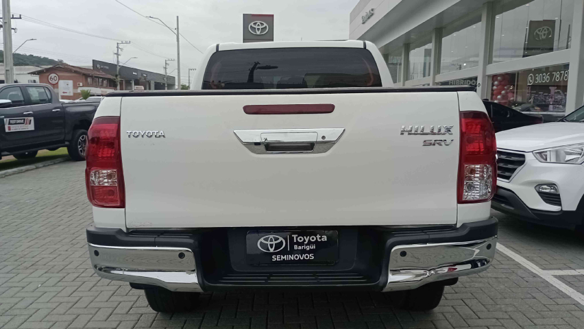 toyota hilux 2.8 d-4d turbo diesel cd srv 4x4 automatico 4p 20244