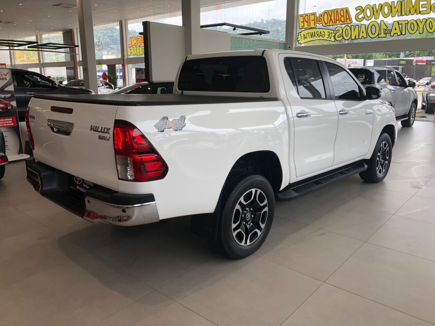 toyota hilux 2.8 d-4d turbo diesel cd srv 4x4 automatico 4p 20243