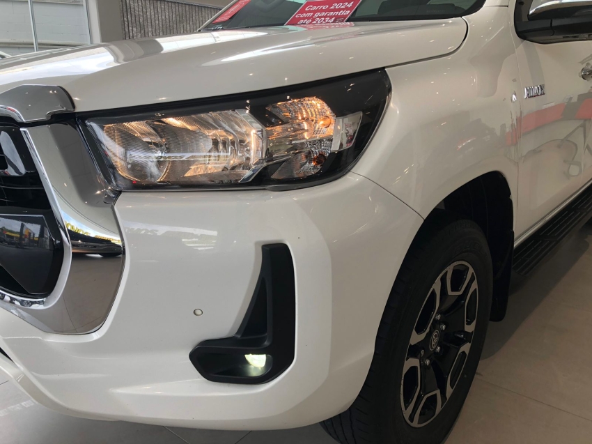 toyota hilux 2.8 d-4d turbo diesel cd srv 4x4 automatico 4p 202412