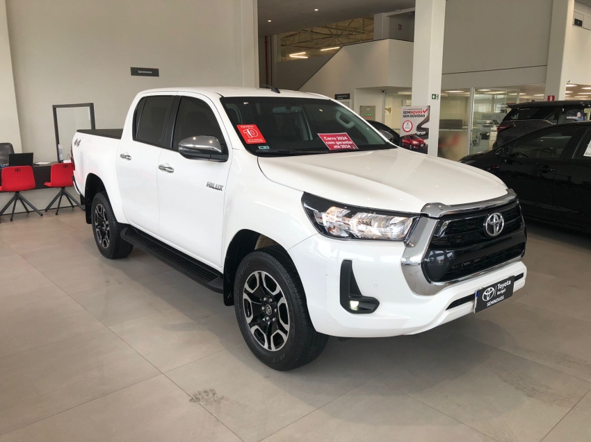toyota hilux 2.8 d-4d turbo diesel cd srv 4x4 automatico 4p 20241