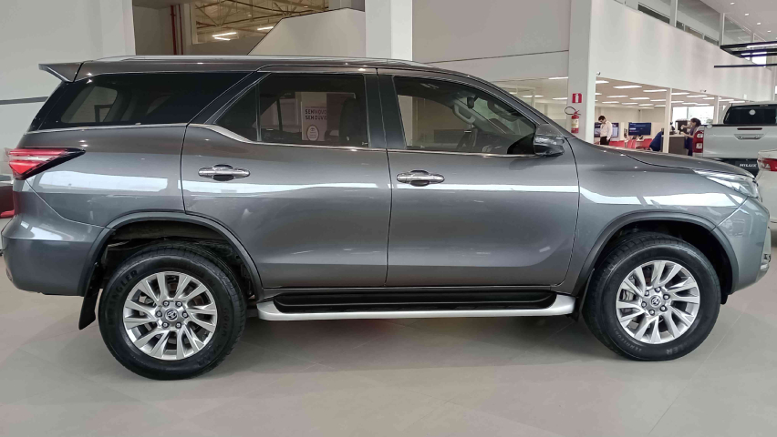 toyota hilux sw4 2.8 d-4d turbo diesel srx 4x4 automatico 4p 20226