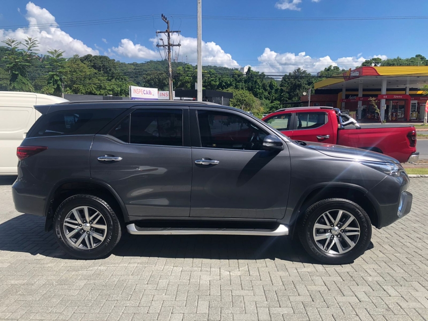 toyota hilux sw4 2.8 srx 4x4 16v turbo intercooler diesel 4p automatico 5p 20174