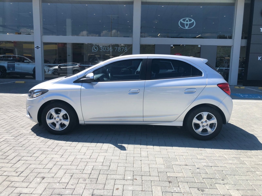 onix lt 1.4 automatico - baixa km1