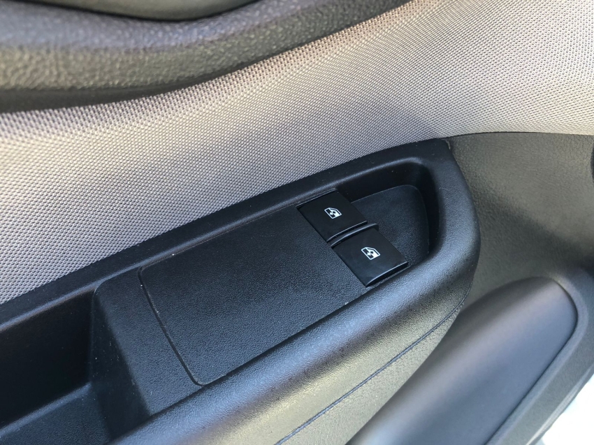 onix lt 1.4 automatico - baixa km14