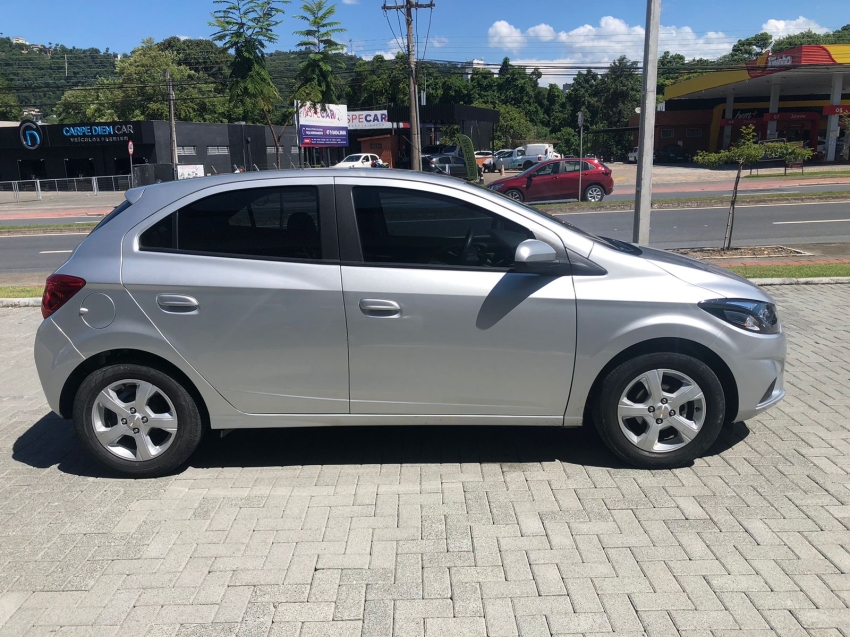 onix lt 1.4 automatico - baixa km4