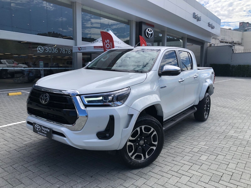 toyota hilux 2.8 d-4d turbo diesel cd srx plus 4x4 automatico 5p 2025