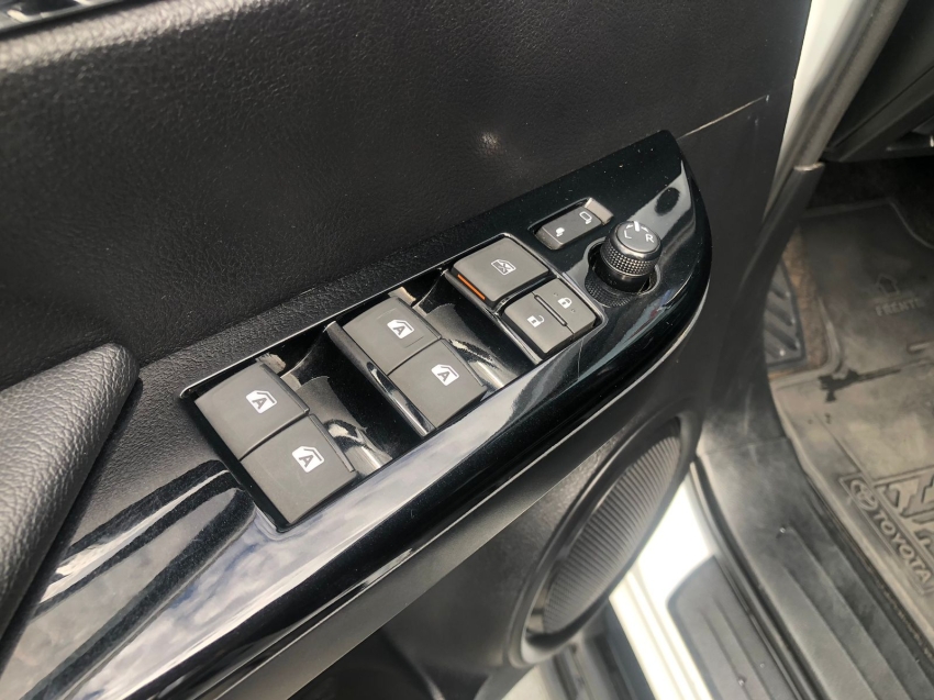 toyota hilux 2.8 d-4d turbo diesel cd srx plus 4x4 automatico 5p 202523