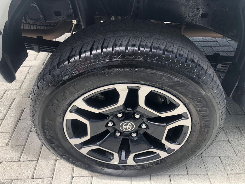 toyota hilux 2.8 d-4d turbo diesel cd srx plus 4x4 automatico 5p 202521