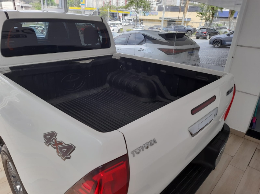 toyota hilux sr 4x4 2.8 tb at diesel automatico 2023/2416