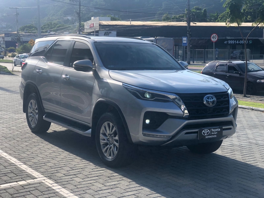 hilux sw4 srx 2.8l - 5 lugares5