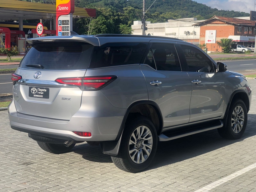 hilux sw4 srx 2.8l - 5 lugares2