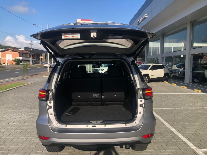 hilux sw4 srx 2.8l - 5 lugares12