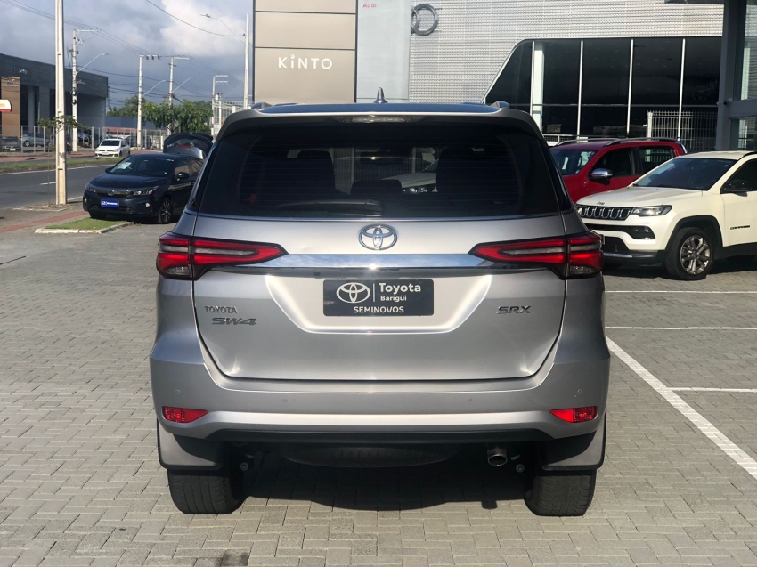 hilux sw4 srx 2.8l - 5 lugares3