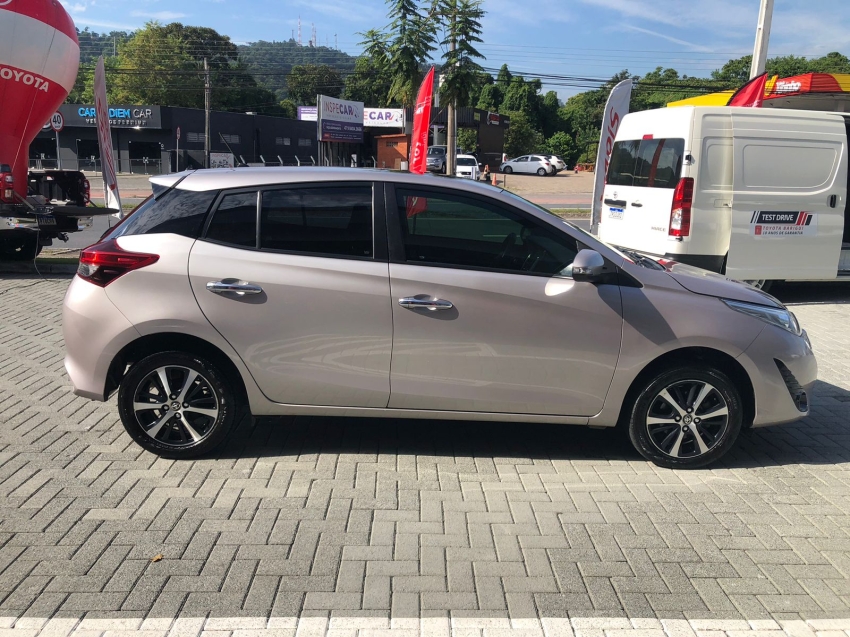 yaris xls 1.5 automatico - teto solar7