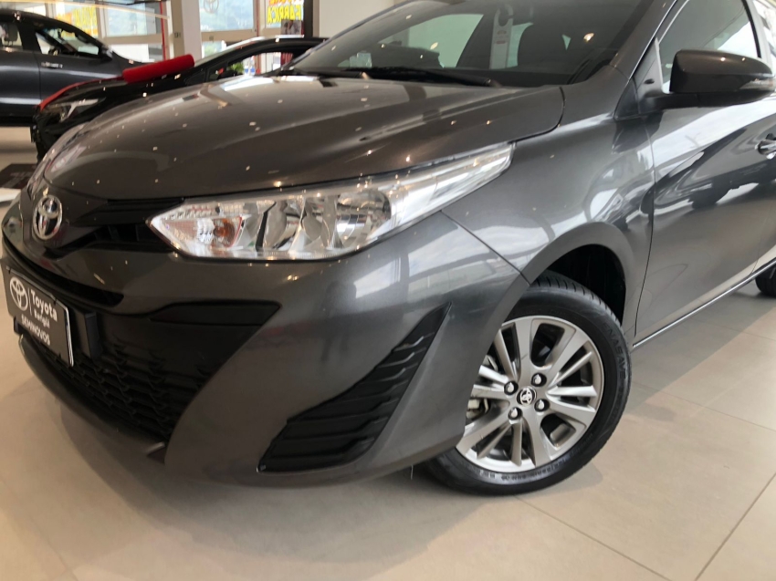 toyota yaris 1.5 flex 20213