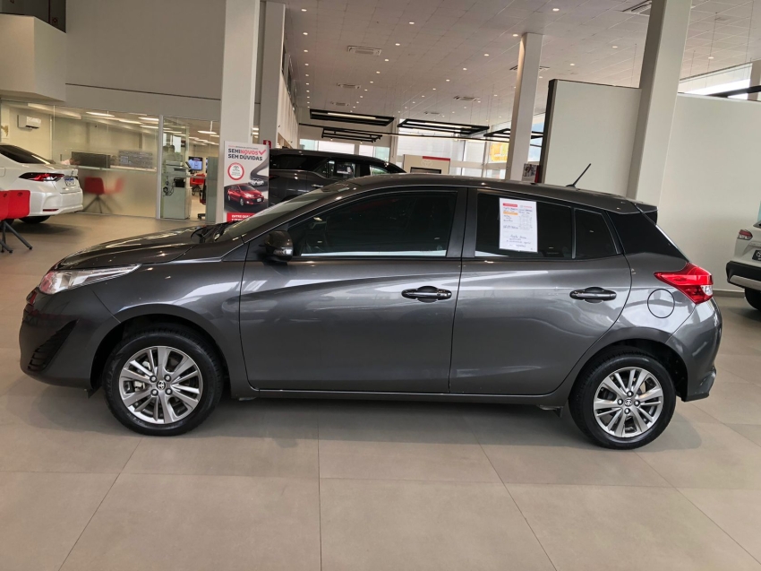 toyota yaris 1.5 flex 20211