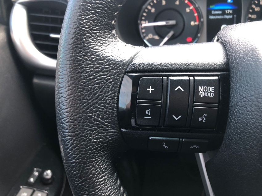 toyota hilux diesel automatico 202410