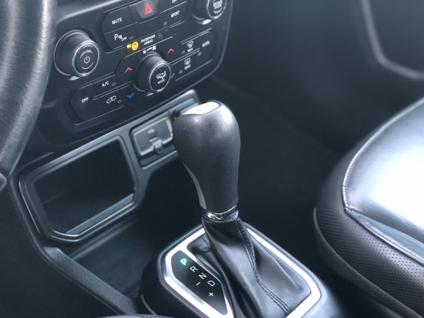 jeep renegade 1.8 16v flex longitude 4p automatico 5p 202019