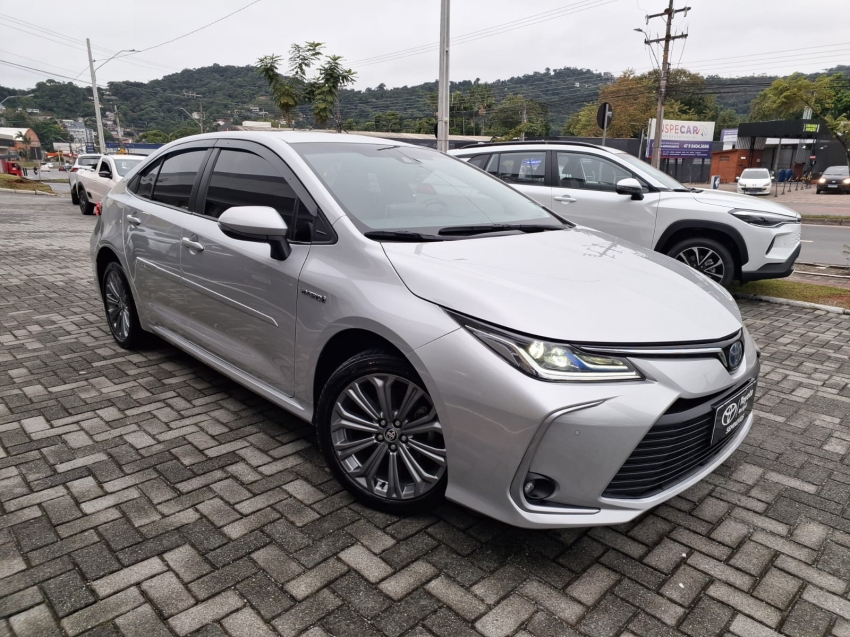 corolla altis hibryd 1.8 hv3
