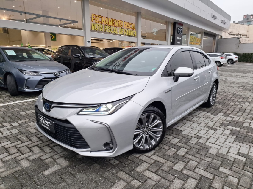 corolla altis hibryd 1.8 hv