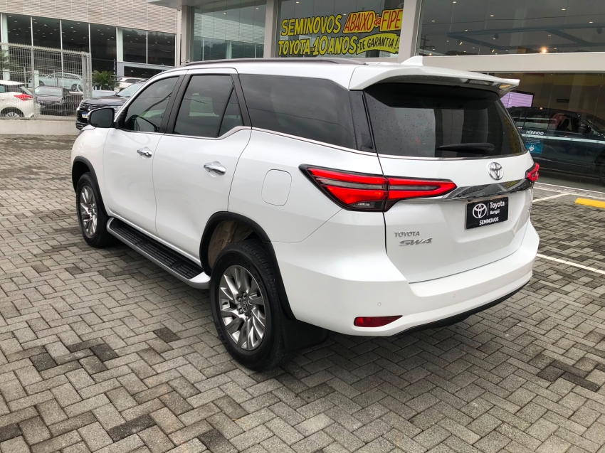 toyota hilux sw4 2.8 d-4d turbo diesel srx 7l 4x4 automatico 5p 20241