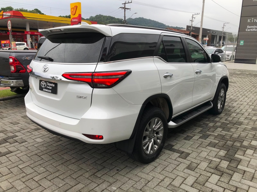 toyota hilux sw4 2.8 d-4d turbo diesel srx 7l 4x4 automatico 5p 20243