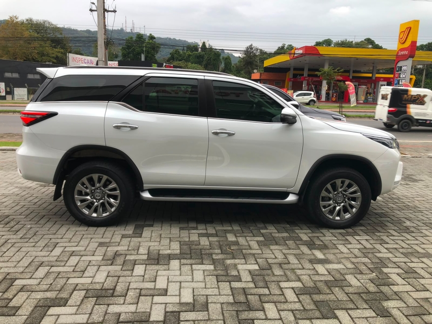 toyota hilux sw4 2.8 d-4d turbo diesel srx 7l 4x4 automatico 5p 20244